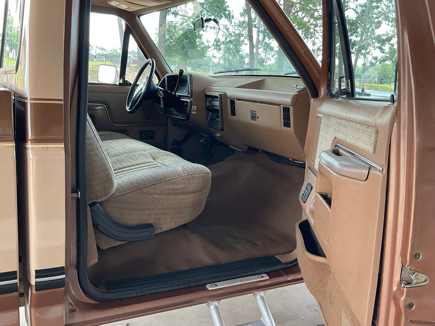 1990 Ford F-250 Lariat 4x4 (1 Owner, 50k miles)