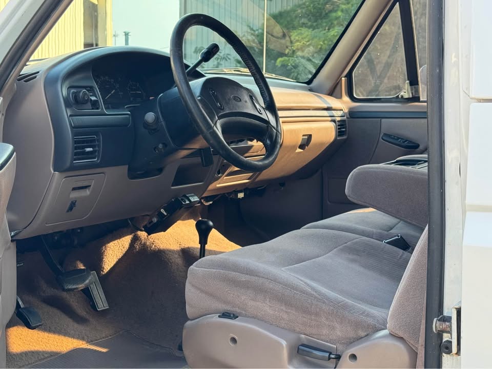 1997 Ford F-350 XLT Pickup 4D 8 ft