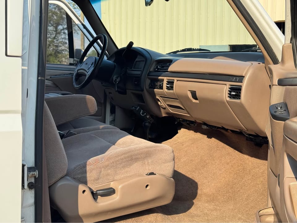 1997 Ford F-350 XLT Pickup 4D 8 ft