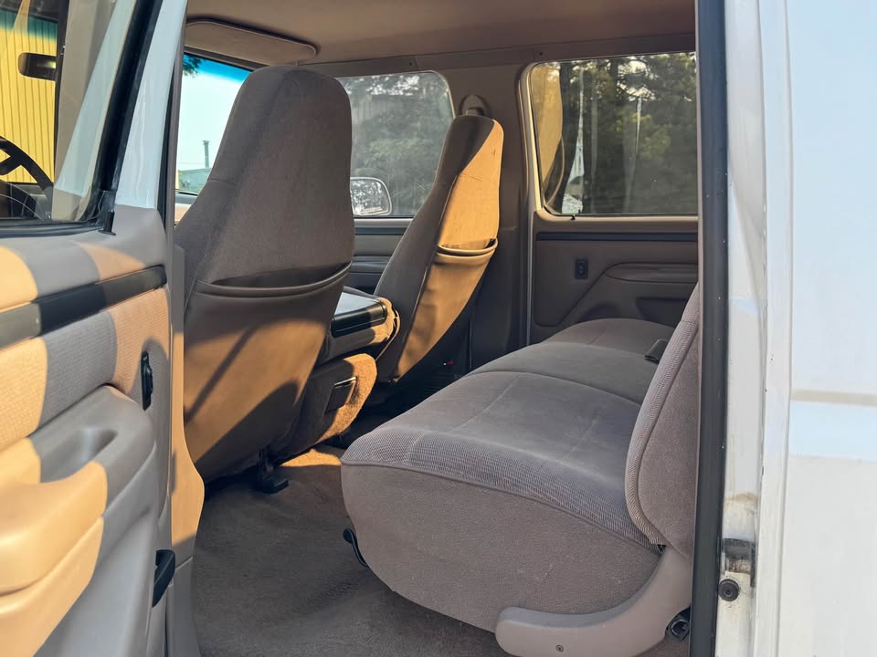 1997 Ford F-350 XLT Pickup 4D 8 ft