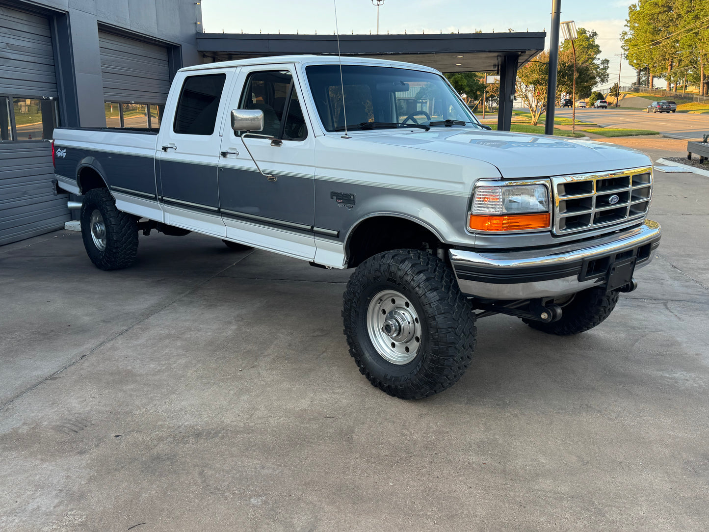 1997 Ford F-350 XLT Pickup 4D
